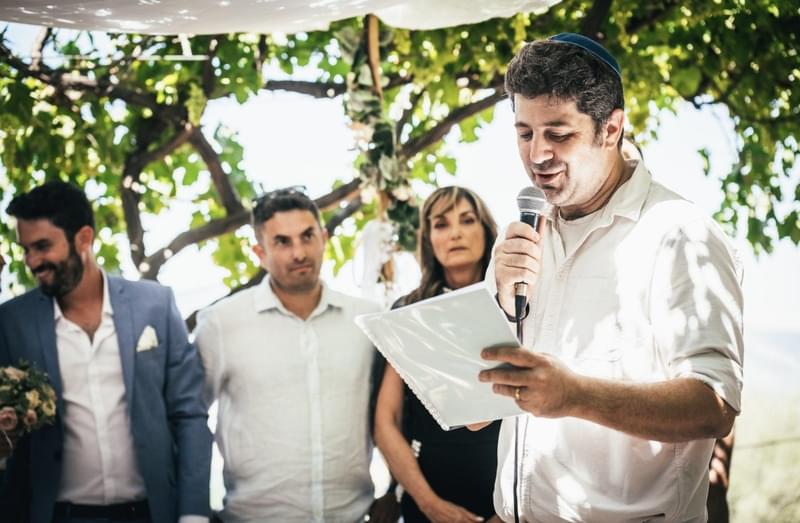 רבנים ועורכי טקסים - החופה הישראלית ב- 2025: מסורת עתיקה או הצהרה מודרנית?