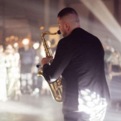 גבי קריכלי נגן סקסופון לאירועים