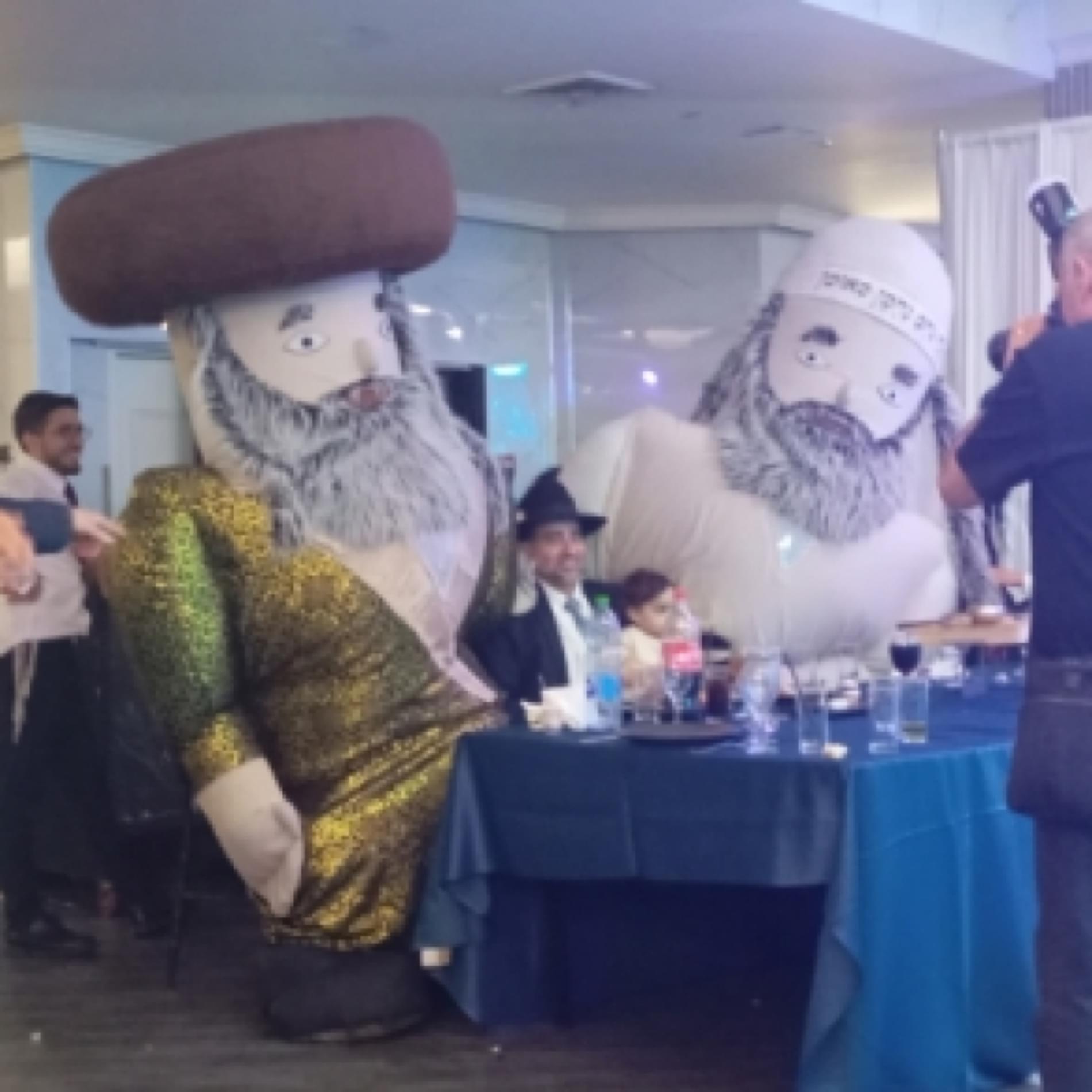 בובות ענק