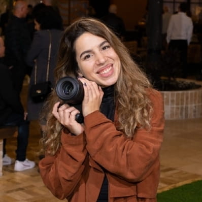 בעיניים טובות | נועה קדוש