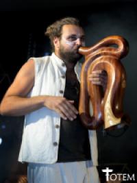 עמית אוחיון נגן דיג'רידו