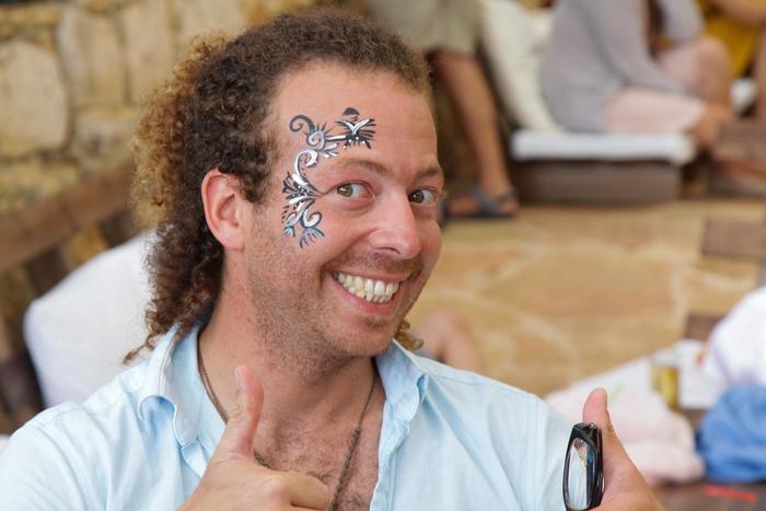 אז מה תרצו שנצייר לכם על המצח?