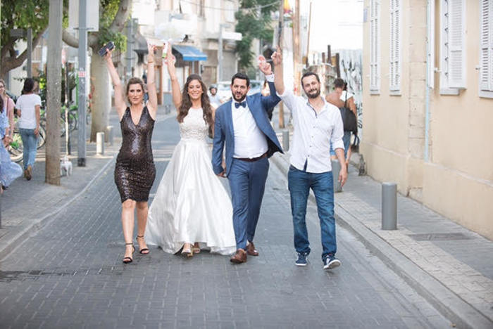 גרים בברלין והתחתנו בארץ, אור וציון. 